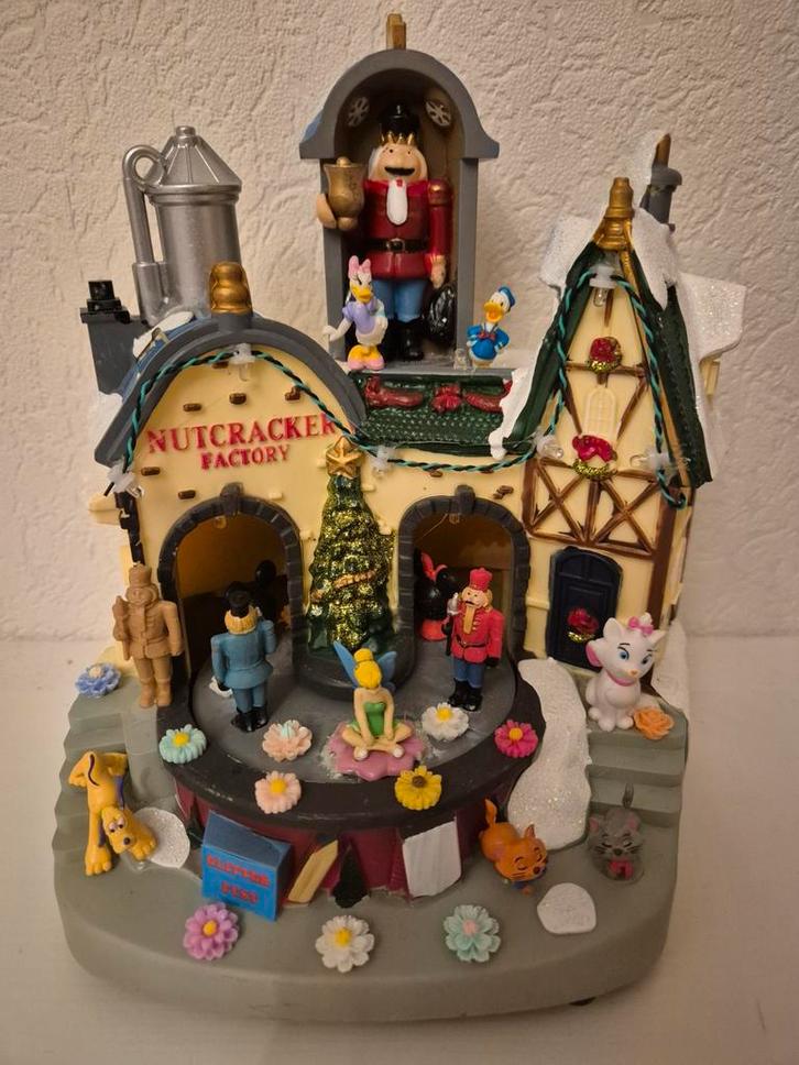 Prachtig kerst tafereel
Met Tinkerbell minnie Mickey pluto, Verzamelen, Disney, Zo goed als nieuw, Beeldje of Figuurtje, Mickey Mouse