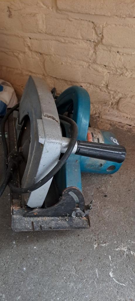 Makita Cirkelzaag - Steenslijpmachine, Doe-het-zelf en Verbouw, Gereedschap | Zaagmachines, Gebruikt, Cirkelzaag, 1200 watt of meer