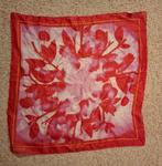 Rood met wit sjaal/halsdoek 48x48 cm, Kleding | Dames, Mutsen, Sjaals en Handschoenen, Gerry weber, Ophalen of Verzenden, Zo goed als nieuw