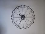 klok metaal zwart, loopt perfect, 80cm diameter, Ophalen, Zo goed als nieuw, Analoog, Wandklok