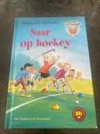 Saar op Hockey - Vivian den Hollander, Ophalen of Verzenden, Zo goed als nieuw, Fictie algemeen