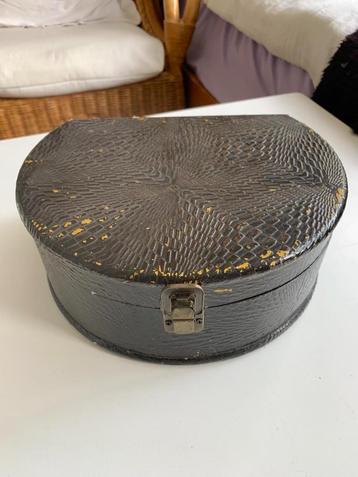 Vintage koffertje  beschikbaar voor biedingen
