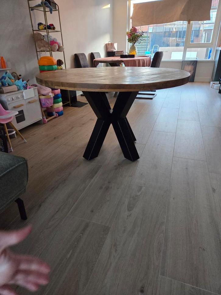 Ronde houten tafel met metalen onderstel, Huis en Inrichting, Tafels | Eettafels, Gebruikt, 100 tot 150 cm, 100 tot 150 cm, Vier personen
