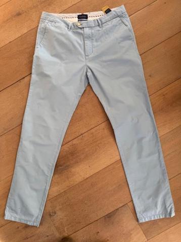 Nieuwe lichtblauwe Scotch en soda regular chino herenbroek beschikbaar voor biedingen