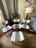 Vier vintage eetkamer stoelen, skai in wit met grijs., Huis en Inrichting, Stoelen, Ophalen, Overige kleuren, Vintage, Hout