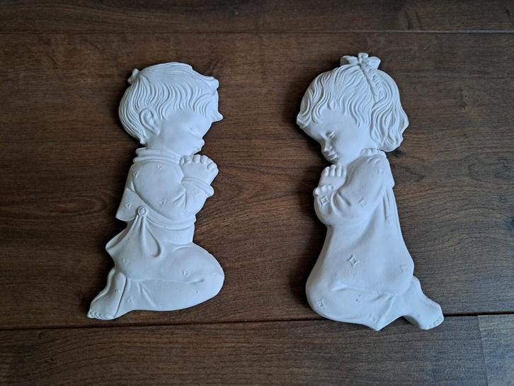 Vintage gipsen silhouetten biddende jongen meisje, Huis en Inrichting, Woonaccessoires | Wanddecoraties, Gebruikt, Ophalen of Verzenden