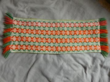 vintage kleedje hand gemaakt tafelloper jaren 70   beschikbaar voor biedingen