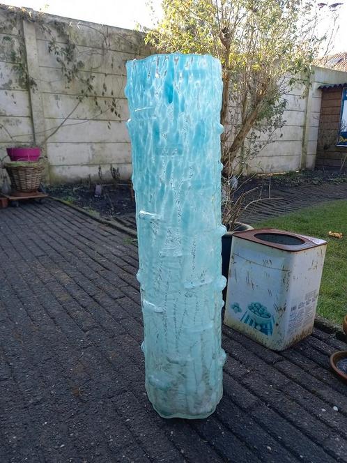 Hoge vloervaas turquoise/wit glas 60x13cm, Huis en Inrichting, Woonaccessoires | Vazen, Zo goed als nieuw, Blauw, 50 tot 75 cm