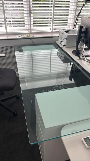 Glazen tafel- of bureaublad. Gratis af te halen