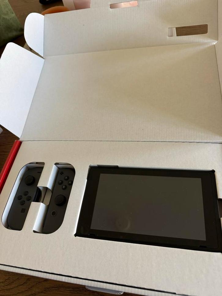 Nintendo Switch + Spellen!, Spelcomputers en Games, Games | Nintendo Switch, Zo goed als nieuw, Avontuur en Actie, 3 spelers of meer