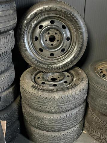 Winterbanden met stalen velgen 195/65/15 beschikbaar voor biedingen