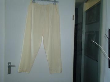 broek mt 50 cremekleur beschikbaar voor biedingen