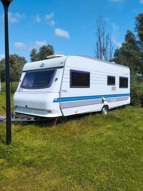 Mooie Hobby Prestige te koop!, Caravans en Kamperen, Caravans, Particulier, tot en met 4, Rondzit, Hobby, 2 aparte bedden, Kachel