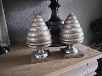 2 Ornamenten (trapleuning)met biedermeier patroon verzilv beschikbaar voor biedingen