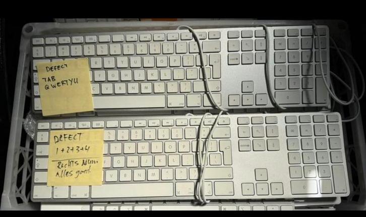 Apple toetsenbord met kleine defect, usb aansluiting, Computers en Software, Toetsenborden, Gebruikt, Qwerty, Bedraad, Ophalen of Verzenden
