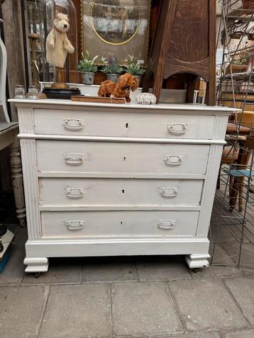 Witte Commode, ladekast met Marmeren Blad beschikbaar voor biedingen