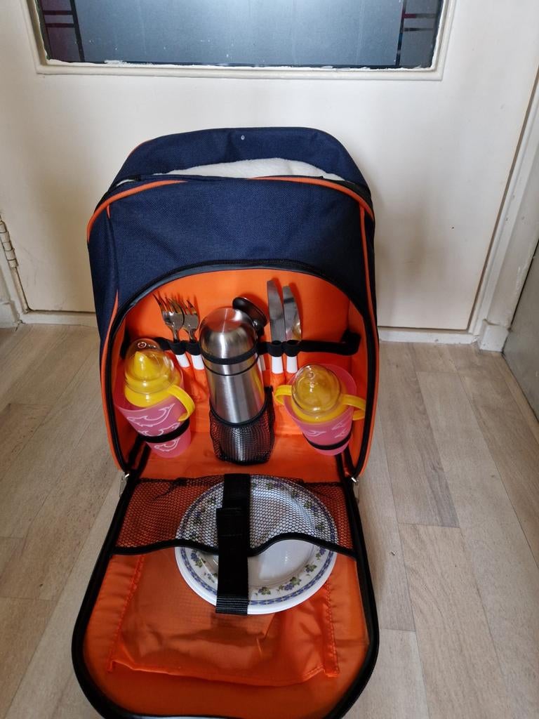Picknick rugzak met kleedje en servies, Hobby en Vrije tijd, Picknickmanden, Ophalen, Zo goed als nieuw