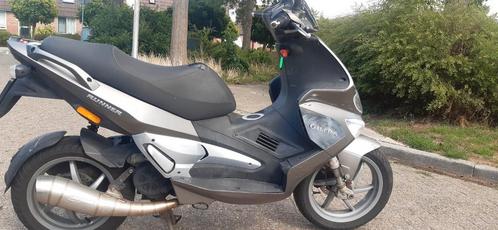 GILERA RUNNER 2T BROM SCOOTER, Fietsen en Brommers, Scooters | Overige merken, Gebruikt, Maximaal 45 km/u, Benzine, Ophalen of Verzenden