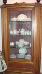 vitrinekast met servies en bestek  in een kast  hoek kast, Huis en Inrichting, Ophalen, Eikenhout, 100 tot 150 cm, 150 tot 200 cm