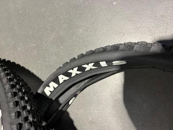 Maxxis IKON 3C Maxx speed banden beschikbaar voor biedingen