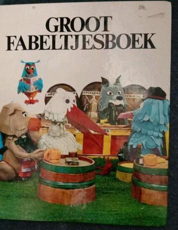 Groot boek fabeltjeskrant beschikbaar voor biedingen