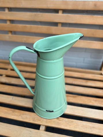 Grote kan emaille mintgroen beschikbaar voor biedingen