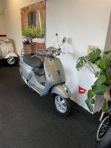 Vespa LX 50 4V // 2013// Grigio Apuane Touring // Brom 45 KM beschikbaar voor biedingen