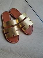 SLIPPERS NIEUW 1X MAAT 37 + 1X MAAT 38 KLEUR GOUD, Kleding | Dames, Schoenen, Ophalen of Verzenden, Nieuw, Overige kleuren
