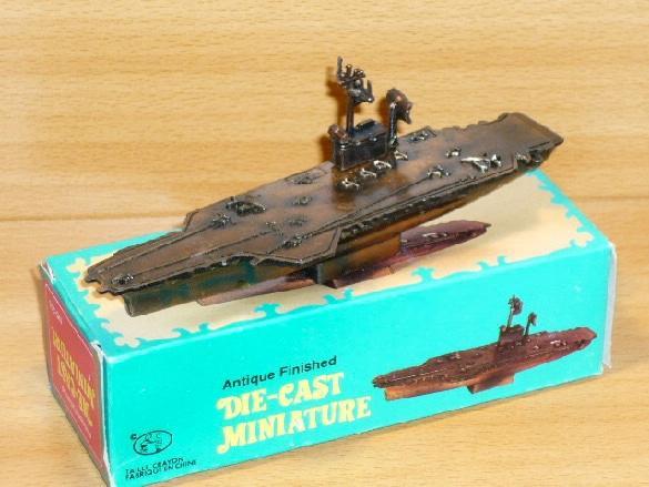 Puntenslijper Vliegdekschip Metaal Die Cast BOX, Antiek en Kunst, Curiosa en Brocante, Ophalen