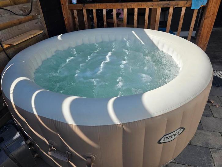 Intex Pure Spa Bubble Massage - Opblaasbare Jacuzzi, Tuin en Terras, Bubbelbaden en Hottubs, Gebruikt, Opblaasbaar, Afdekzeil