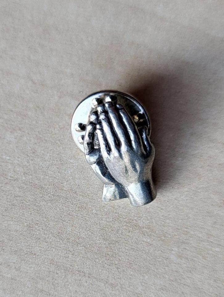 Christendom bidden pin, Verzamelen, Speldjes, Pins en Buttons, Gebruikt, Speldje of Pin, Overige onderwerpen, Ophalen of Verzenden