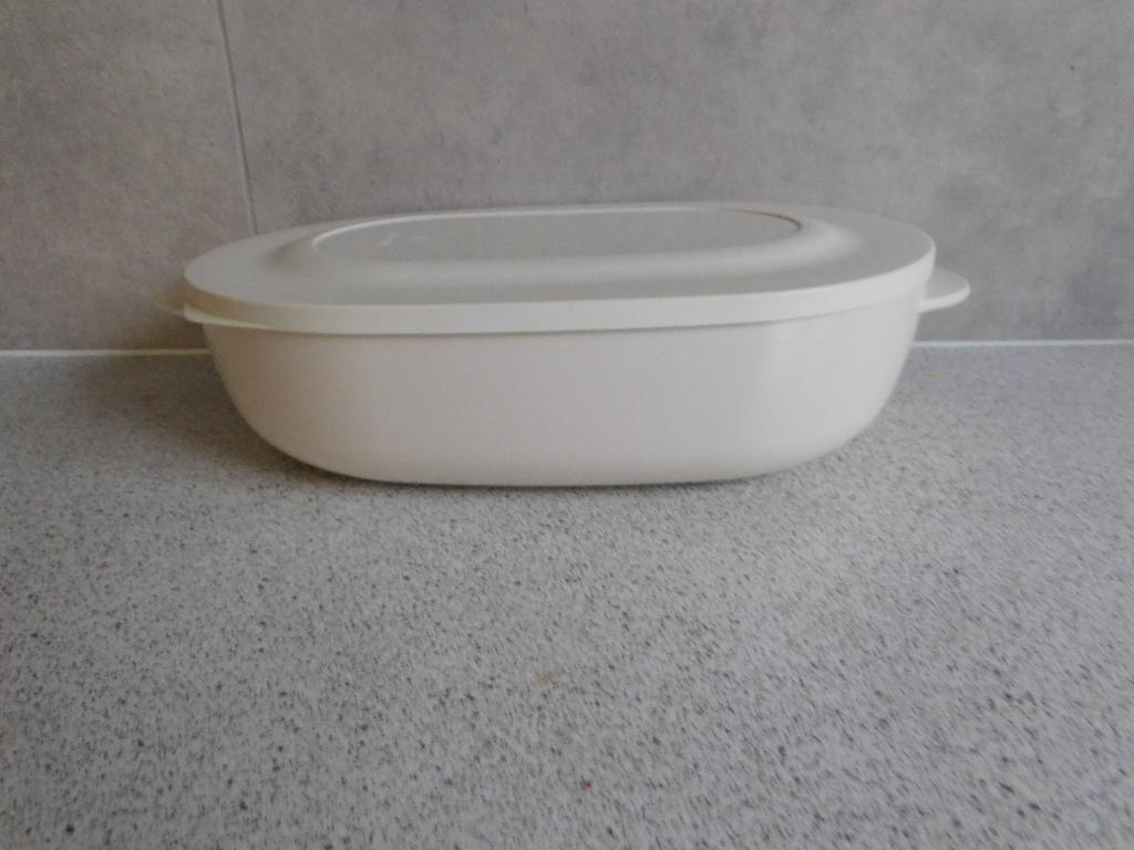 Tupperwave 200 Micro Plus 1,7 Ltr. Rechthoek Crème Tupperwar, Huis en Inrichting, Keuken | Tupperware, Ophalen of Verzenden, Zo goed als nieuw