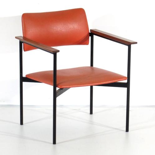 Vintage stoel fauteuil oranje skaileer zwart metalen frame, Huis en Inrichting, Fauteuils, Gebruikt, Hout, Leer, Metaal, Overige materialen