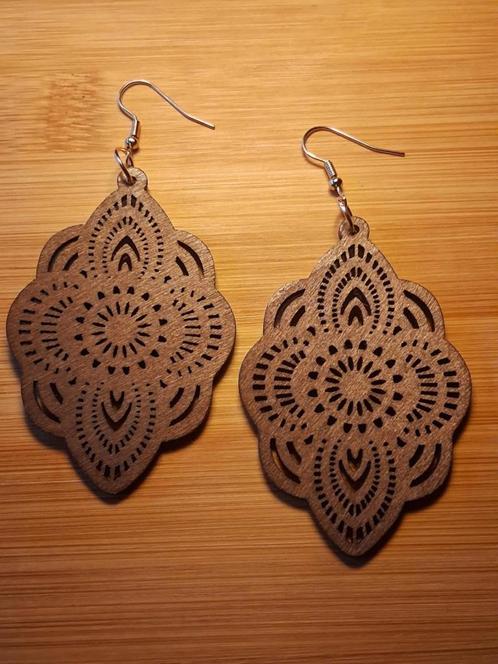 boho houten oorbellen mandala bloem, Sieraden, Tassen en Uiterlijk, Oorbellen, Overige materialen, Bruin, Ophalen of Verzenden