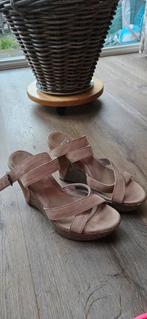 UGG Sandalen Maat 36 sleehak, UGG, Beige, Zo goed als nieuw, Sandalen of Muiltjes