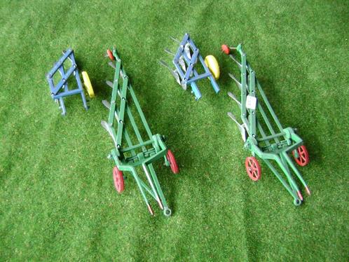 Ploegen set van Britains met stocknummer 9555, Hobby en Vrije tijd, Modelauto's | 1:32, Zo goed als nieuw, Tractor of Landbouw