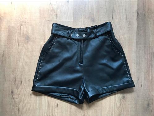 Moost wanted Mira pu short maat M, Kleding | Dames, Broeken en Pantalons, Gedragen, Maat 38/40 (M), Zwart, Kort, Ophalen of Verzenden