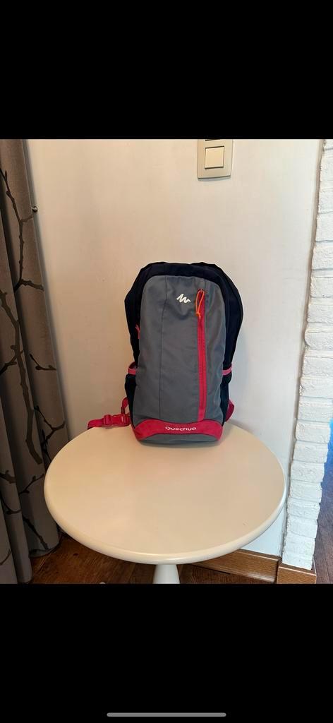 Rugzak rugras met heupband en borstclip Quechua Arpenaz 20, Sieraden, Tassen en Uiterlijk, Tassen | Rugtassen, Zo goed als nieuw