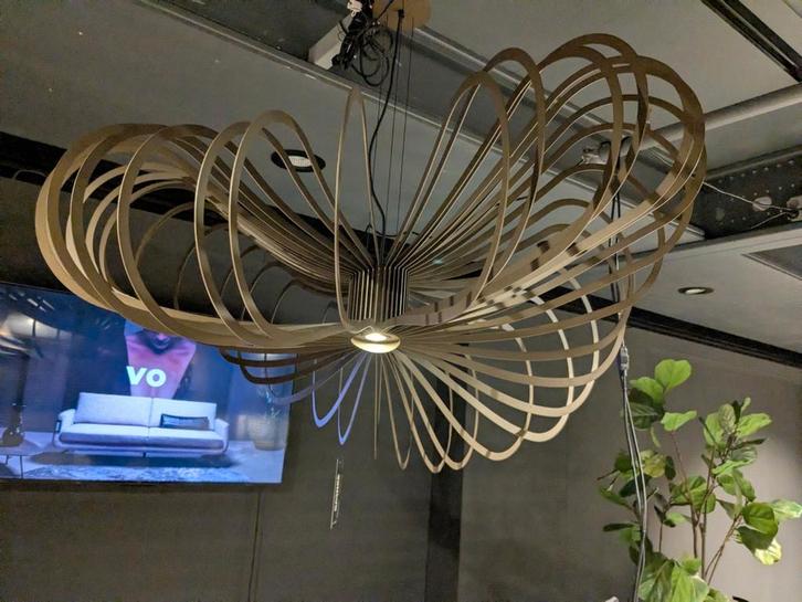 NIEUWE HANGLAMP EXCLUSIEF MODEL STERK AFGEPRIJSD, Huis en Inrichting, Lampen | Hanglampen, Nieuw, 75 cm of meer, Metaal, Overige materialen