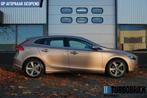 Volvo V40 1.6 T2 Momentum |Pano|Trekhaak|Clima|Cruise|Standk, Voorwielaandrijving, 1596 cc, Stof, Gebruikt
