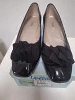 EYECATCHER! Mooie zwarte lakleren schoenen met laag hakje!, Ophalen, Zo goed als nieuw, Zwart