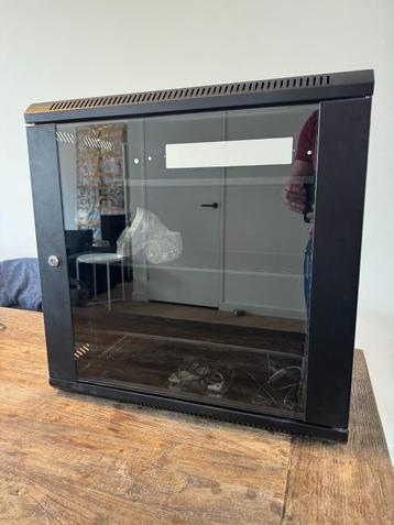 19 inch 11U serverrack – met slot, planken en ventilator beschikbaar voor biedingen
