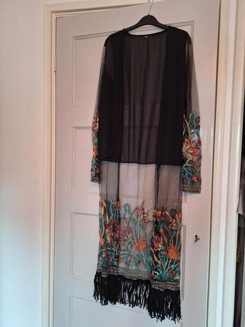 Zwarte doorzichtige Kimono met bloemen borduursel beschikbaar voor biedingen