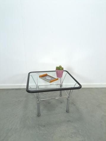 Glazen jaren 70 salontafel met chromen onderstel vintage beschikbaar voor biedingen