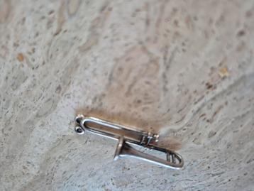 Trompet trombone zilveren bedel hanger beschikbaar voor biedingen