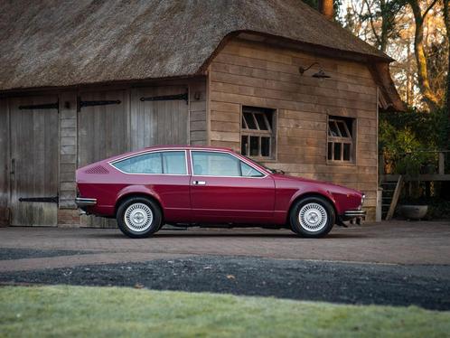 Alfa Romeo GTV Alfetta GT 1.8 (bj 1976), Auto's, Oldtimers, Te koop, Alfa Romeo, Benzine, Sedan, Handgeschakeld, Rood, Zwart, Kunstmatig leder
