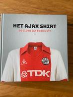 Boek het Ajax shirt de glorie van rood & wit, Boeken, Sportboeken, Balsport, Ophalen of Verzenden, Zo goed als nieuw, Jaap Visser