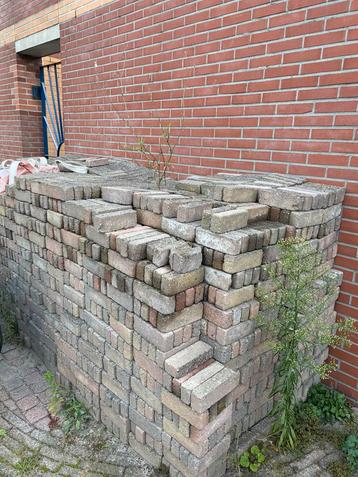 Gratis klinkers af te halen in Heiloo beschikbaar voor biedingen