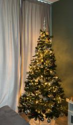 Kunstkerstboom (210cm) met ballen, verlichting en versiering, Diversen, Kerst, Ophalen, Zo goed als nieuw