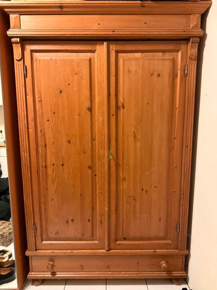 Mooie massief houten kledingkast met klassieke details., Huis en Inrichting, Kasten | Kledingkasten, Gebruikt, 200 cm of meer